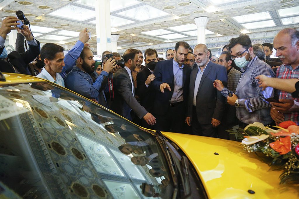 بازدید وزیر کشور از غرفه‌های نمایشگاه شهر هوشمند ایران